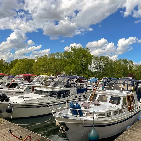 Daria Berlin מוטל 2*